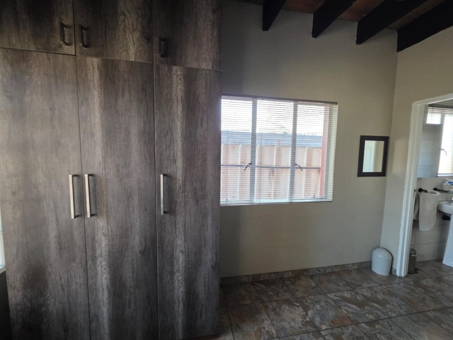 5 Bedroom Property for Sale in Wilgehof Free State